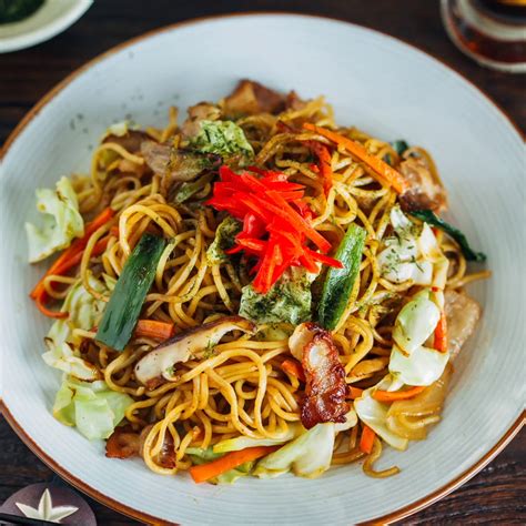 Des recettes de cuisine japonaise rapides et faciles. Yakisoba (nouilles sautées japonaises) - Recettes