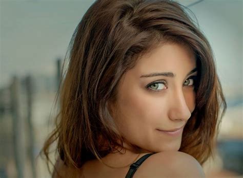 Hazal Kaya Sa Rengi Ve Modelleri