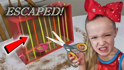 Evil Elf On The Shelf Magic Cardboard Box Fort Prison Escape Youtube