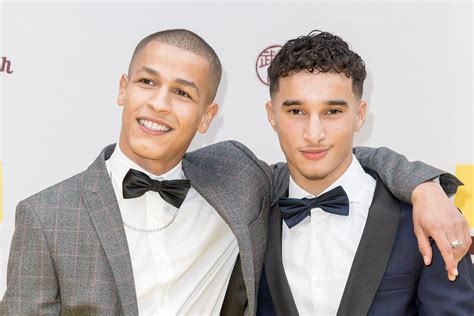 De serie is bedacht en ontwikkeld door achmed akkabi en thijs römer, exclusief voor videoland, waar de serie op 11 oktober 2018 in première ging. Mocro Maffia-acteurs vragen jongen geslachtsdeel te tonen ...