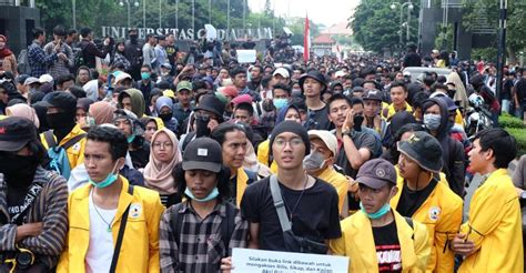 Indonesias Democracy Crisis May Derail Progress Made In The Past Two