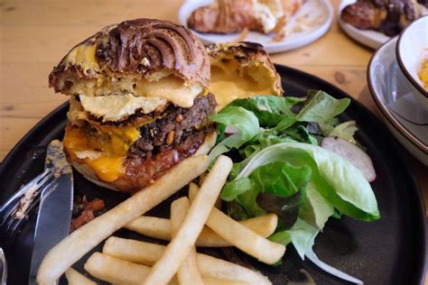 Banyak juga wisatawan yang juga berwisata ke pantai ini. Social Affair Coffee & Baked House, Pantai Indah Kapuk ...