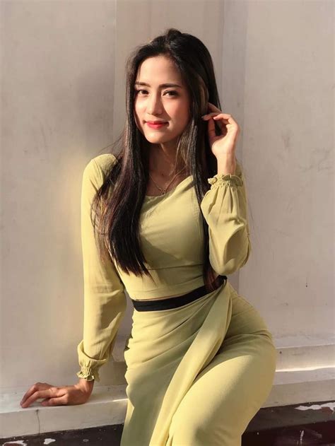 Pin By On Su Yati Linn Beautiful Thai Women Sexy Asian Dress