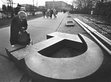 The Fall Of The Soviet Union In 36 Rarely Seen Photographs