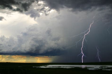 19 Electrifying Photos Of Epic Storms