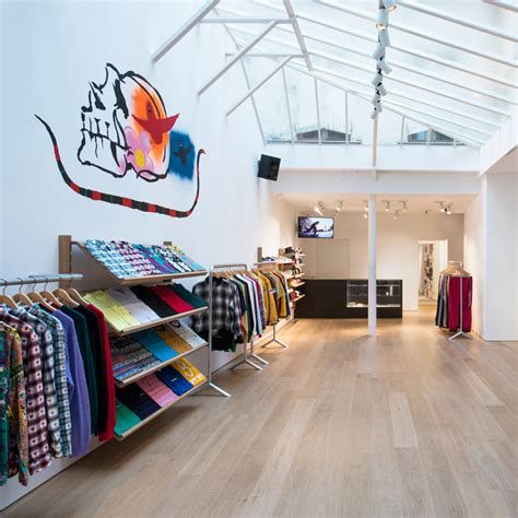 Supremes Los Angeles Flagship Features Its First Fully Floating Skate