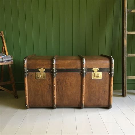 The inside trunk wood grain is finished in dark walnut. ANTIQUE STEAMER TRUNK Coffee TABLE Old Banded Travel TRUNK ...