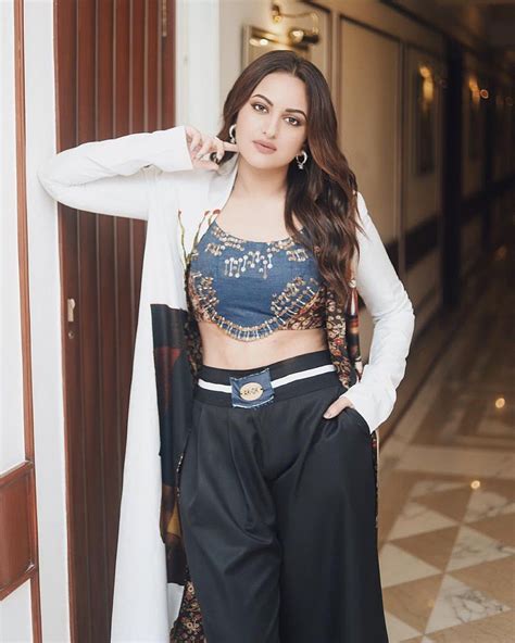Like It 👍 Or Love It 😘 Sonakshi Sinha Looks Super Gorgeous Bollywood