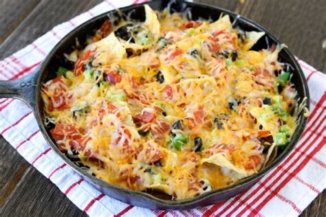 Ingredients for the garlic cream sauce when you are ready to make your nachos, preheat your oven to 400ºf. Pizza Nachos | Pizza Nacho Recipe | Two Peas & Their Pod