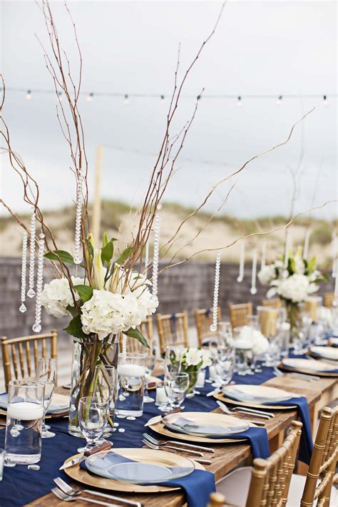 Curly Willow Crystal And Hydrangea Centerpieces Hydrangea Centerpiece Pretty Wedding