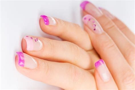 35 Pretty And Simple Nail Designs For Girls On The Go