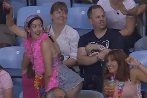 Bbc Commonwealth Games Fan Twerks And Flashes During Live Coverage