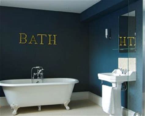 Nul besoin d'ajouter d'autres touches de décoration, cela alourdirait votre intérieur. Idée décoration Salle de bain - couleur peinture salle de ...