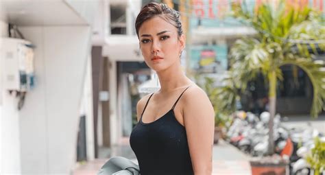 Biodata Dan Profil Nita Gunawan Make Up Artist Yang Pernah Digosipkan Dekat Dengan Raffi Ahmad