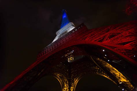 Errance Parisienne 3 La Tour Eiffel En Bleu Blanc Rouge Loeil
