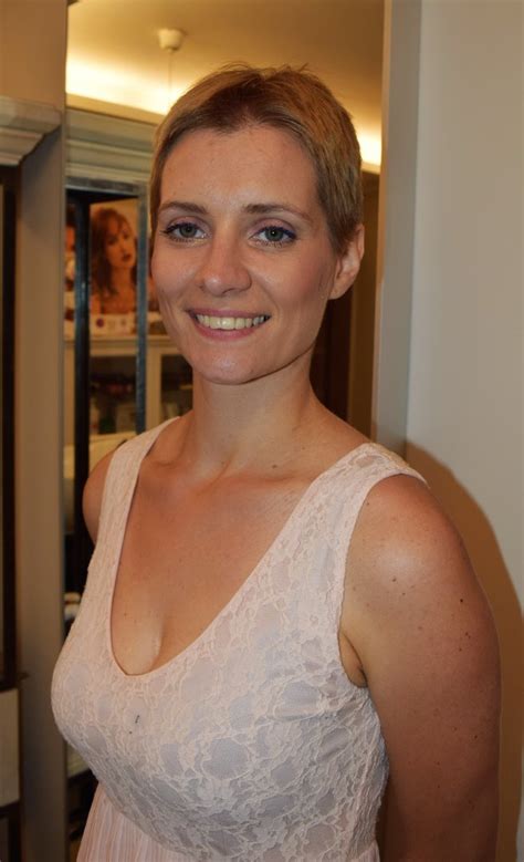 This one is a bit different because one can edit images offline. HD-Material: HCV71 - Ladies-Haircut