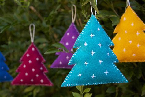 DIY - Felt christmas decorations - Crafted