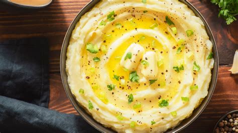 Michael Symons Ratio Trick For The Perfect Mashed Potatoes