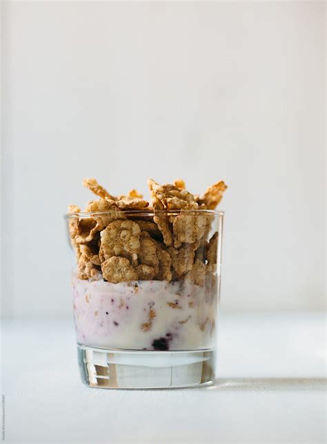 Bluberry Yogurt With Cereals Del Colaborador De Stocksy Davide