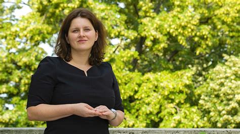 Ministryně práce a sociálních věcí. Nová ministryně Maláčová, bojovnice za vyšší zastoupení ...