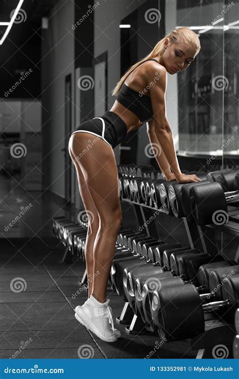 Athletic Girl Working Out In Gym Fitness Woman Doing Exercise Stock Image Image Of Abdominal