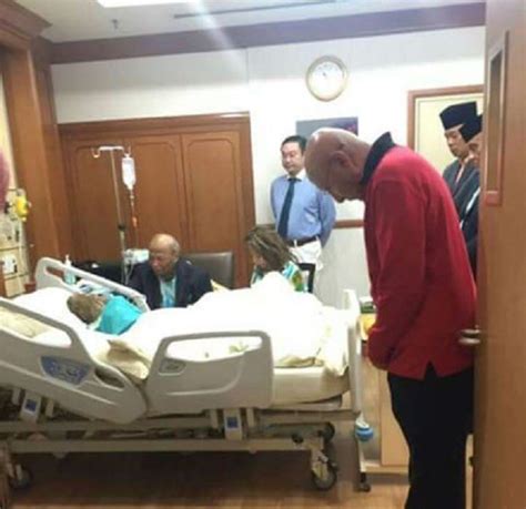 Sultan pahang kelima, sultan ahmad shah al musta'in billah ibni almarhum sultan abu bakar dilapor kembali ke rahmatullah. Innalillahiwainnailaihirojiun..Dengan dukacitanya ...