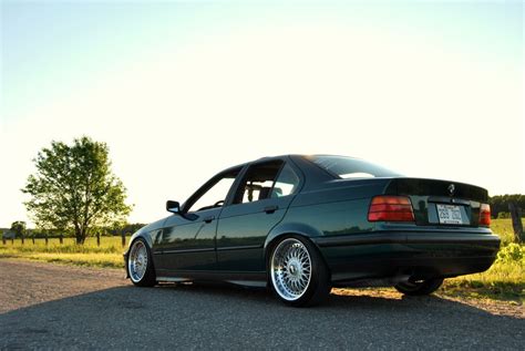 La bmw m3 e36 n'a pas été conçue pour la compétition, contrairement à la m3 e30. E36 BMW in boston green