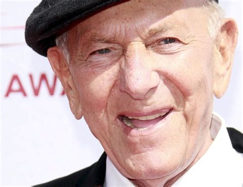 Ap Jack Klugman Star Of The Odd Couple Quincy Me Dies At 90