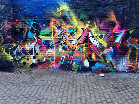 Graffiti tutorial how to draw easy graffiti bubble style letters. BETAROK75 at Zap Graffiti Arts studio, Oldham Place ...