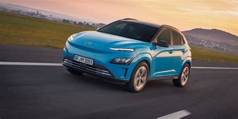 The kona's useful rear liftgate allows for easy cargo access, and hyundai includes many active safety features for its best electric suvs for 2021. Hyundai Kona Electric, prix, autonomie, équipements - E ...