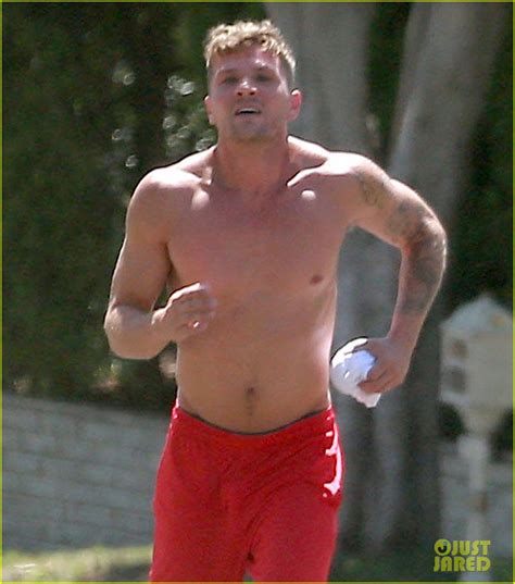Ryan Phillippe Goes On A Shirtless Jog Bares Super Fit Body Photo Ryan Phillippe
