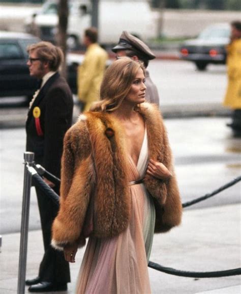 Lauren Hutton In Halston At The Oscars 1975 Inspiration Blog Blogger Tumblr Fashion Style