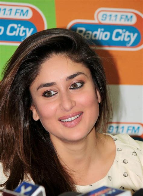 Indian Actresses Hq Pics Actress Kareena Kapoor At Film Gori Tere Pyaar Mein Promotions At