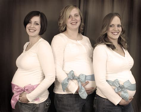 Pin By Deanna Oreilly On Maternity Pictures Sister Maternity Pictures Pregnant Friends