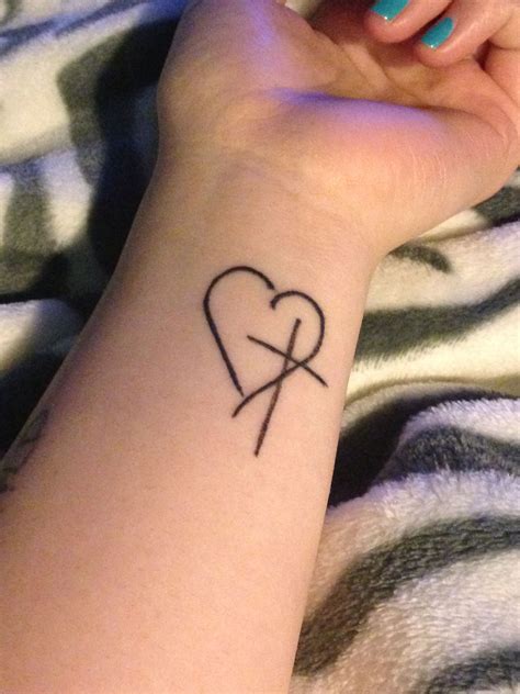 Https://tommynaija.com/tattoo/basic Cross With Heart Tattoo Design