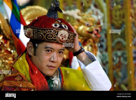 Bhutans Fifth King Jigme Khesar Namgyel Wangchuck Adjusts His Crown