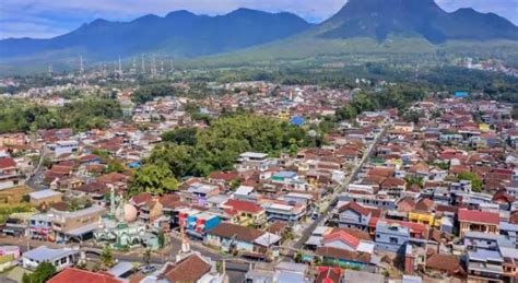 The Beauty Of Batu Tourism Town Square