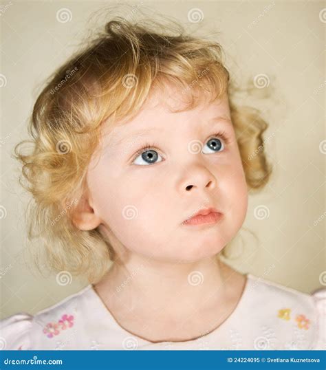 Portret Van Meisje Stock Afbeelding Image Of Kinderen 24224095