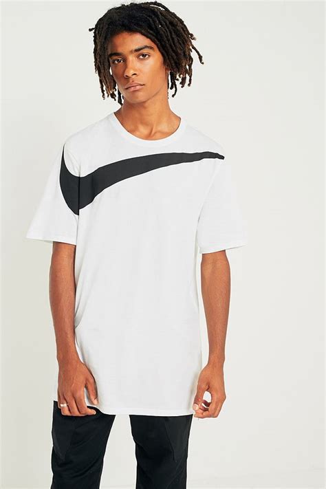 Nike Oversized T Shirt Mit Swoosh Logo Urban Outfitters De