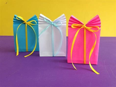 How to Use Tissue Paper in a Gift Bag (and Make It Look Good