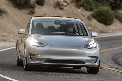 Tesla Offers Immediate Model 3 Deliveries To Boost Sales Numbers