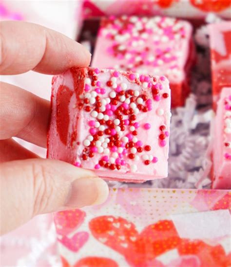 Layered Valentines Day Strawberry Fudge Wishes And Dishes