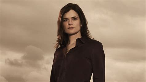 Breaking Bad S Betsy Brandt On Her Shift From Walter White To Michael J Fox