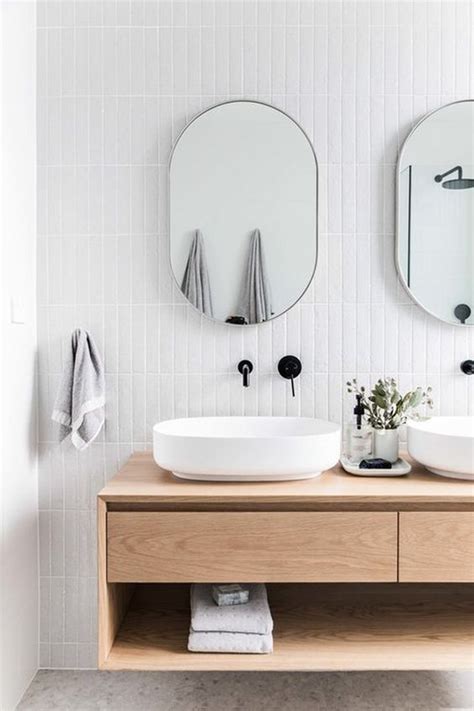 How to use decorative mirror tiles in interior design. scandinavian-bathroom-mirror-ideas | HomeMydesign