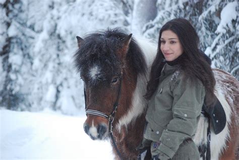 She left iran when she was 1 year old, came to sweden when she was 12 and. Laleh rider islandshäst | IsHestNews.se