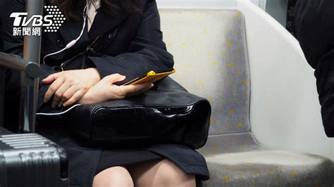 扯！美國女子地鐵上遭性侵 乘客竟冷眼拿手機拍照│記者│警方│男子│tvbs新聞網
