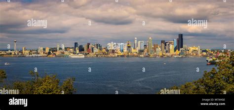 Seattle Skyline Panorama Stock Photo Alamy