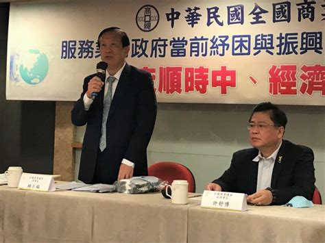 行政院公布，本次疫情與去年影響層面不同，內需消費產業衝擊較去年嚴重，預計提供 5 大產業紓困補貼。 旅宿業、旅行業、觀光遊樂業等紓困補貼。 航空業者及機場業者之相關使用費及權利金等補貼。 北中高機場國際航廈商業服務設施業者紓困補貼。 疫情後振興 商總喊話：發放等值消費券效果最好 - 自由財經