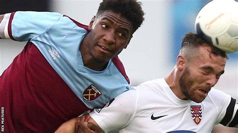 Oladapo Afolayan Mansfield Town Sign West Ham United Forward On Loan Bbc Sport