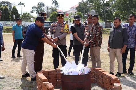 Pj Bupati Dan Forkopimda Aceh Besar Musnahkan Kelebihan Surat Suara